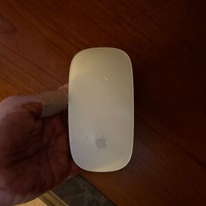 Apple White Magic Mouse with Gloss Finish